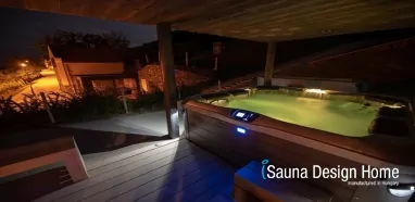 Massagebecken auf Saunahaus-Terrasse