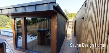 Sauna mit Terrasse und Whirlpool Sauna mit Terrasse und Whirlpool