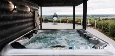 Outdoor Wellness mit Whirkpool