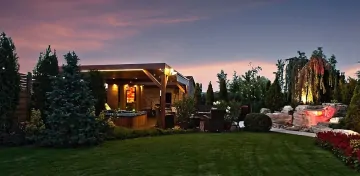 Wellness Terrasse mit Sauna und Whirlpool