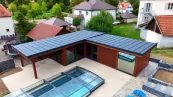Individuelles Wellnesshaus aus der Vogelperspektive