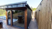Sauna mit Terrasse und Whirlpool Sauna mit Terrasse und Whirlpool